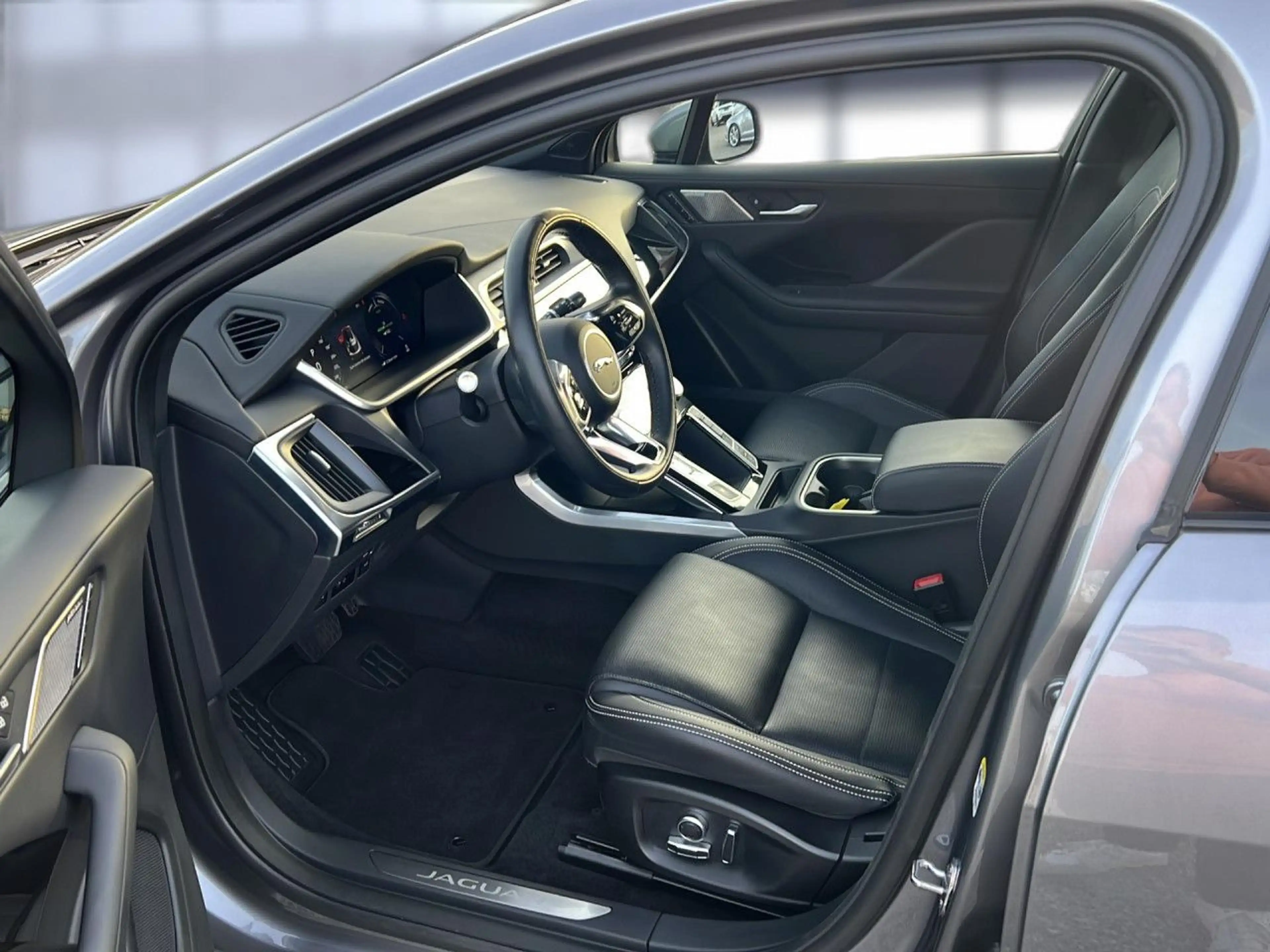 Jaguar I-Pace EV400 AWD S — photo 7