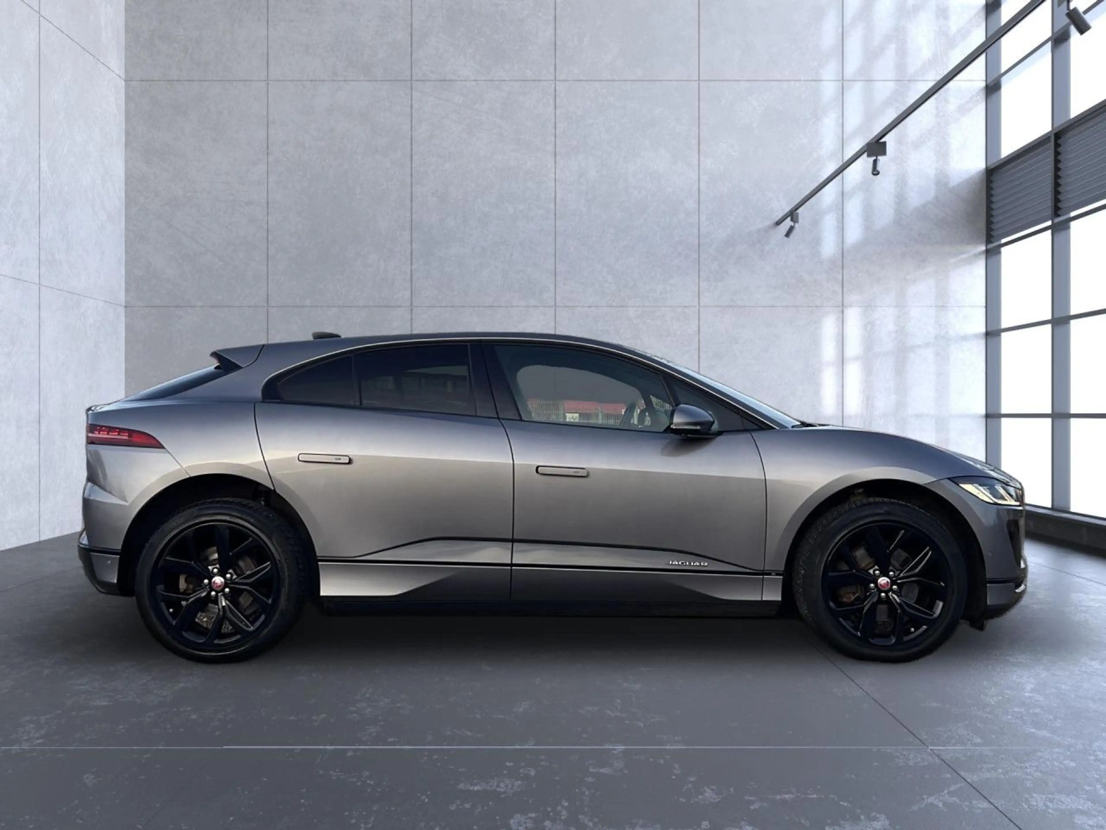 Jaguar I-Pace EV400 AWD S — photo 4