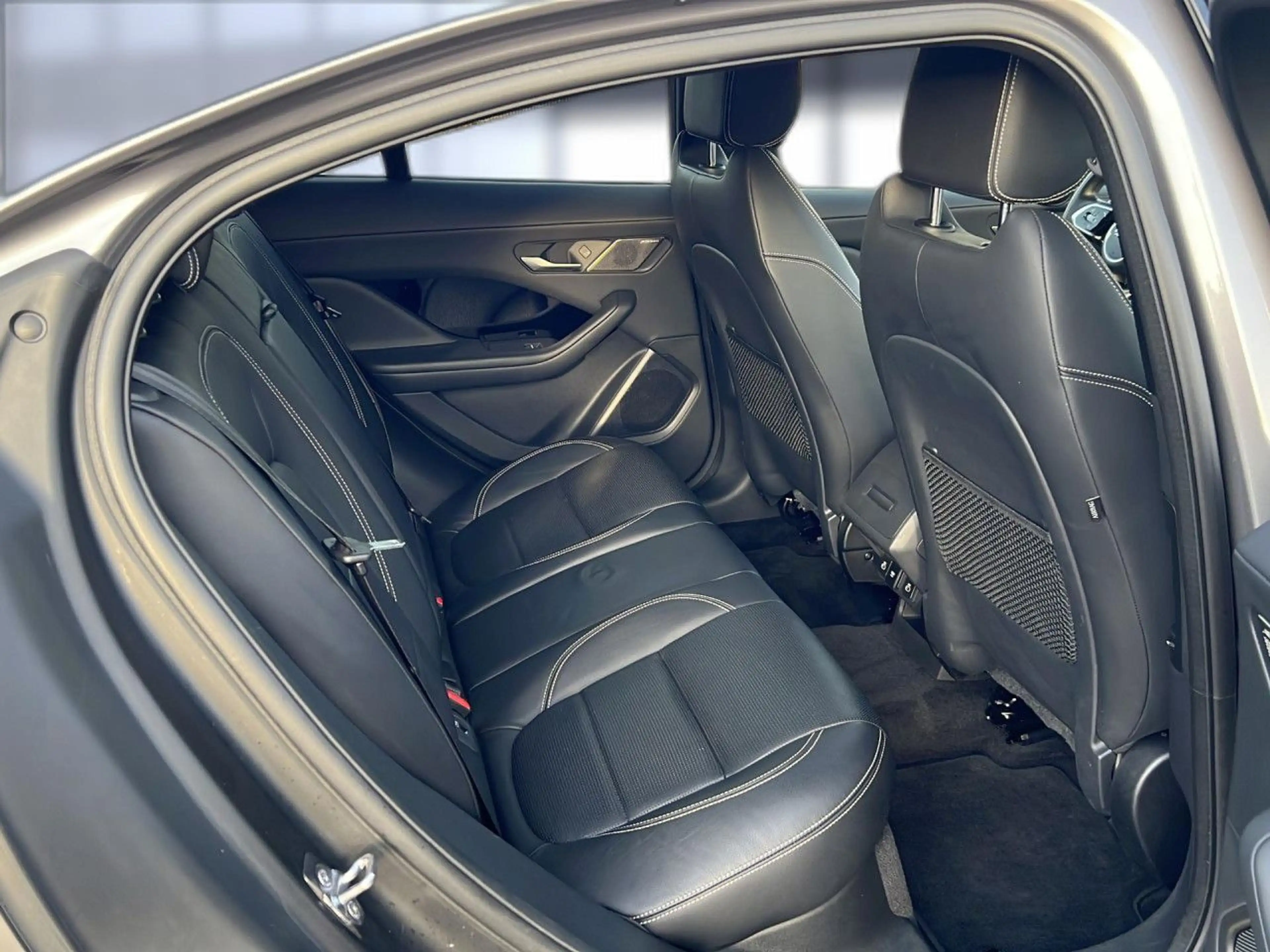Jaguar I-Pace EV400 AWD S — photo 9