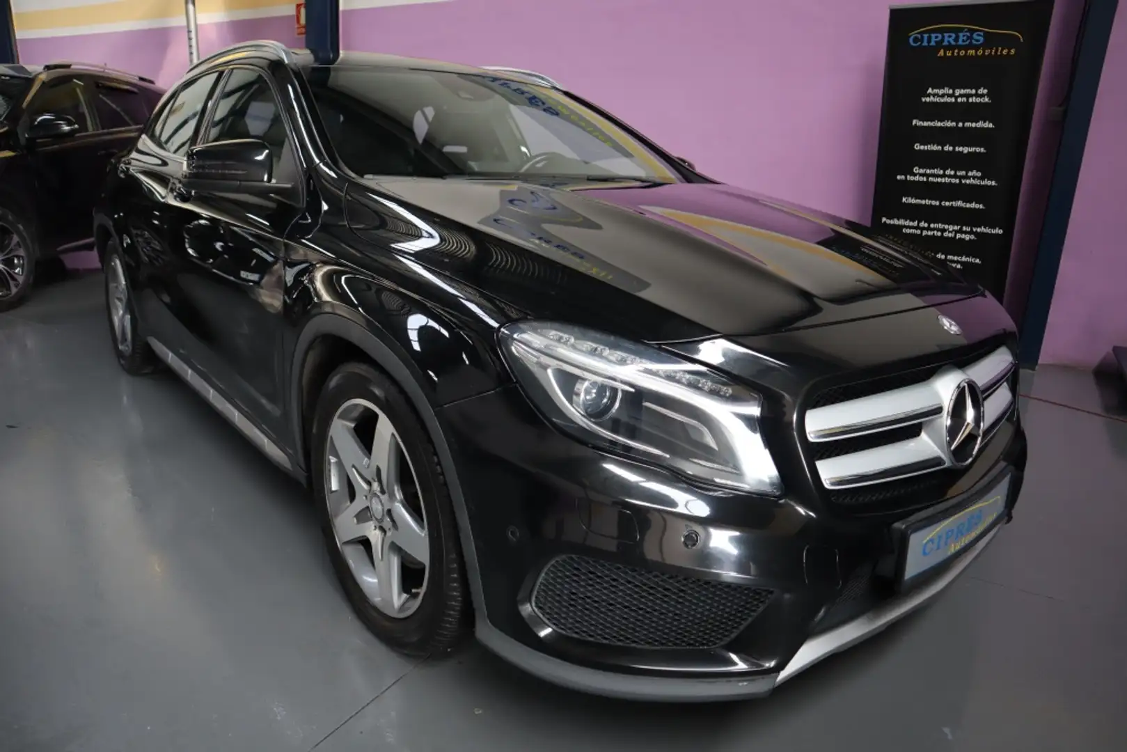 Mercedes-Benz GLA 220 220CDI AMG Line 4Matic 7G-DCT Zwart - 2
