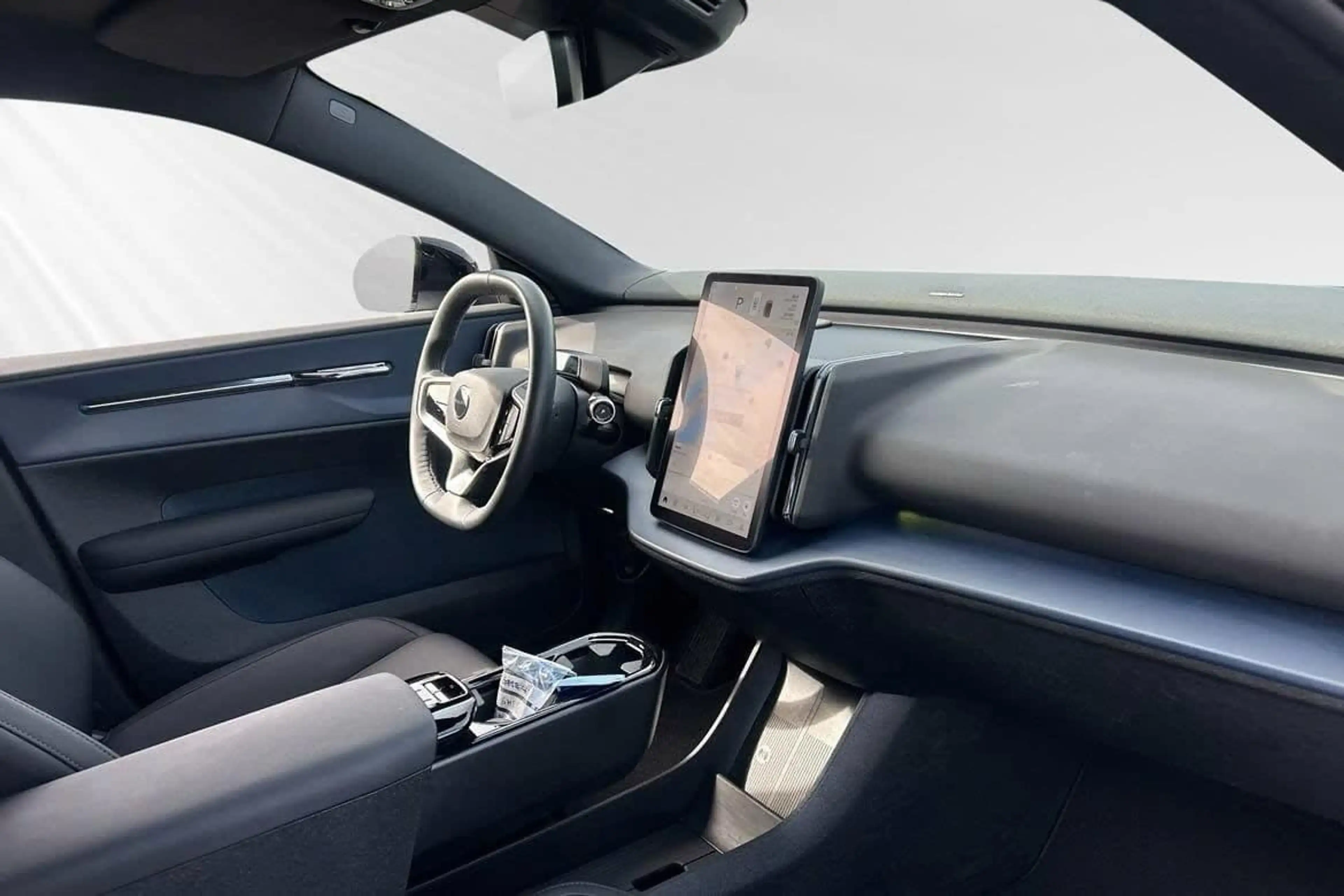 Volvo EX30 Plus 2WD Pure Electric — photo 11