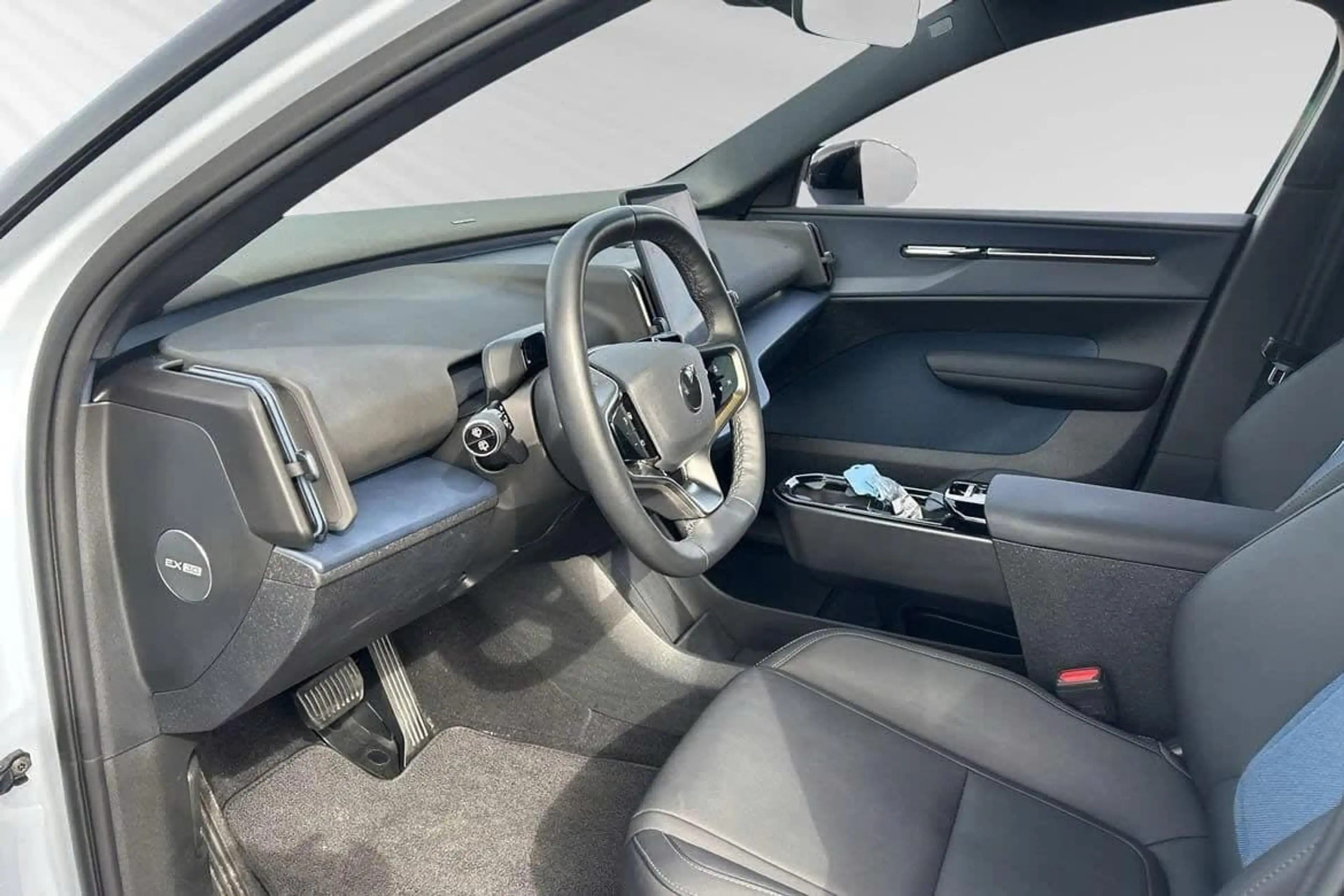 Volvo EX30 Plus 2WD Pure Electric — photo 9