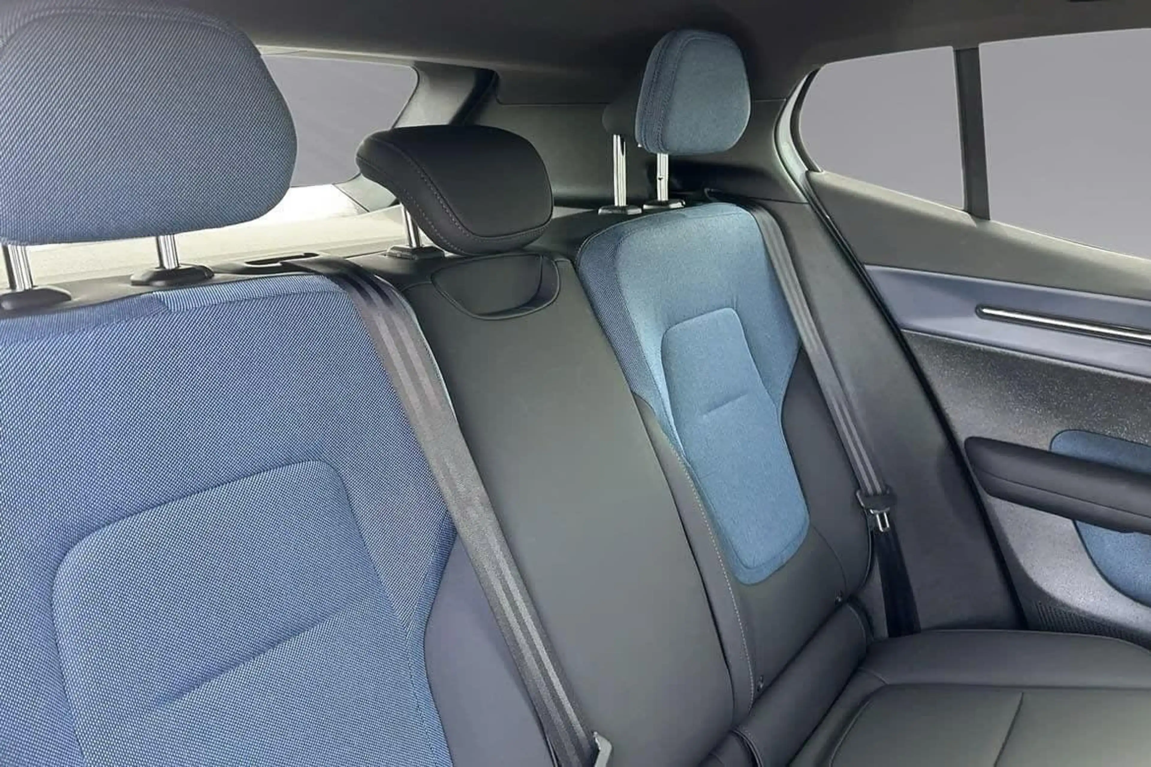 Volvo EX30 Plus 2WD Pure Electric — photo 13