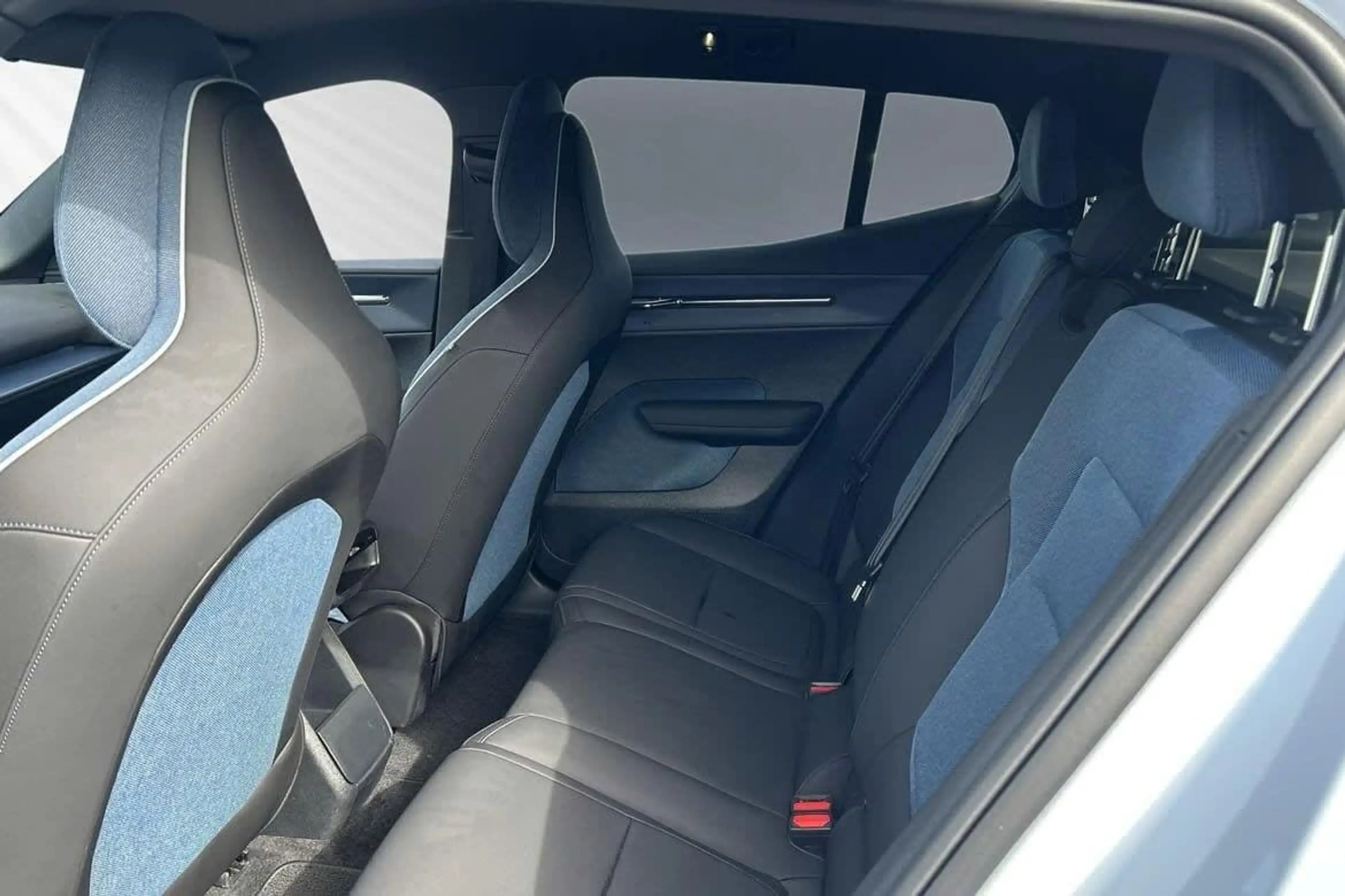 Volvo EX30 Plus 2WD Pure Electric — photo 15