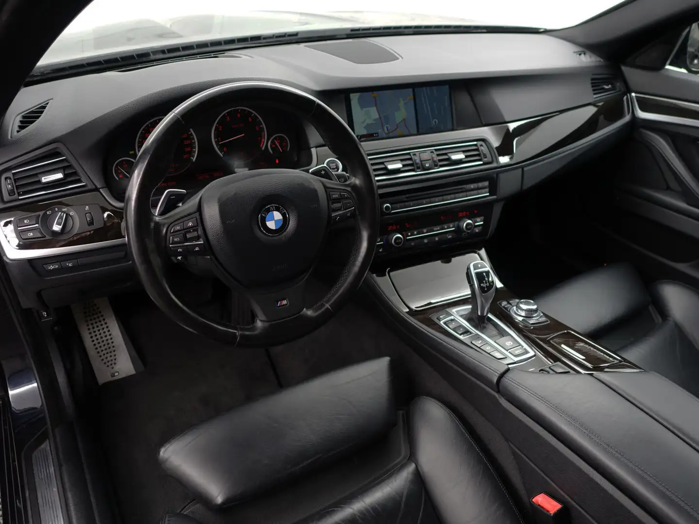 BMW 550 5-serie 550xi M Sport Aut- Dealer Onderhouden, Sof Black - 2