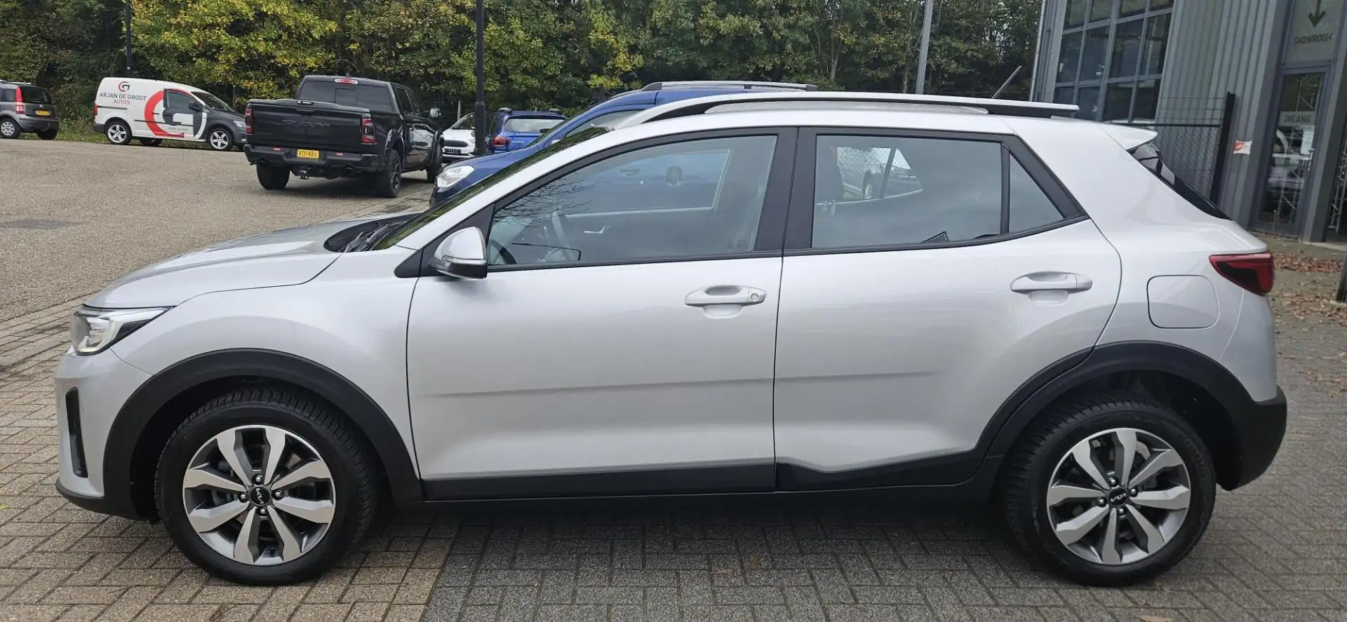 Kia Stonic 1.0 T-GDi 100PK AUTOMAAT Cruise Clima Carplay PDC Gris - 2