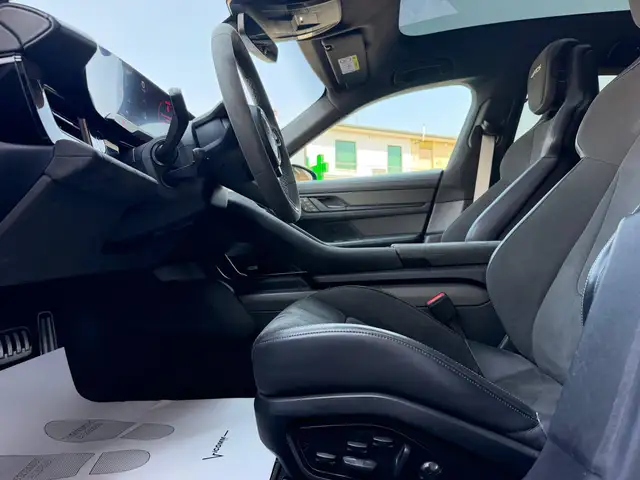 Porsche Taycan view 13