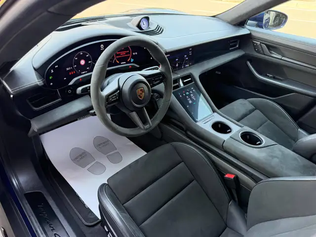 Porsche Taycan view 9
