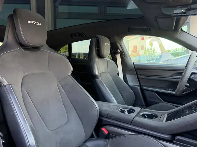 Porsche Taycan view 15