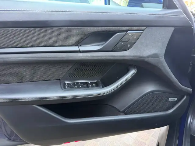 Porsche Taycan view 11