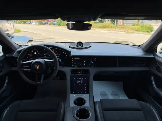 Porsche Taycan view 8