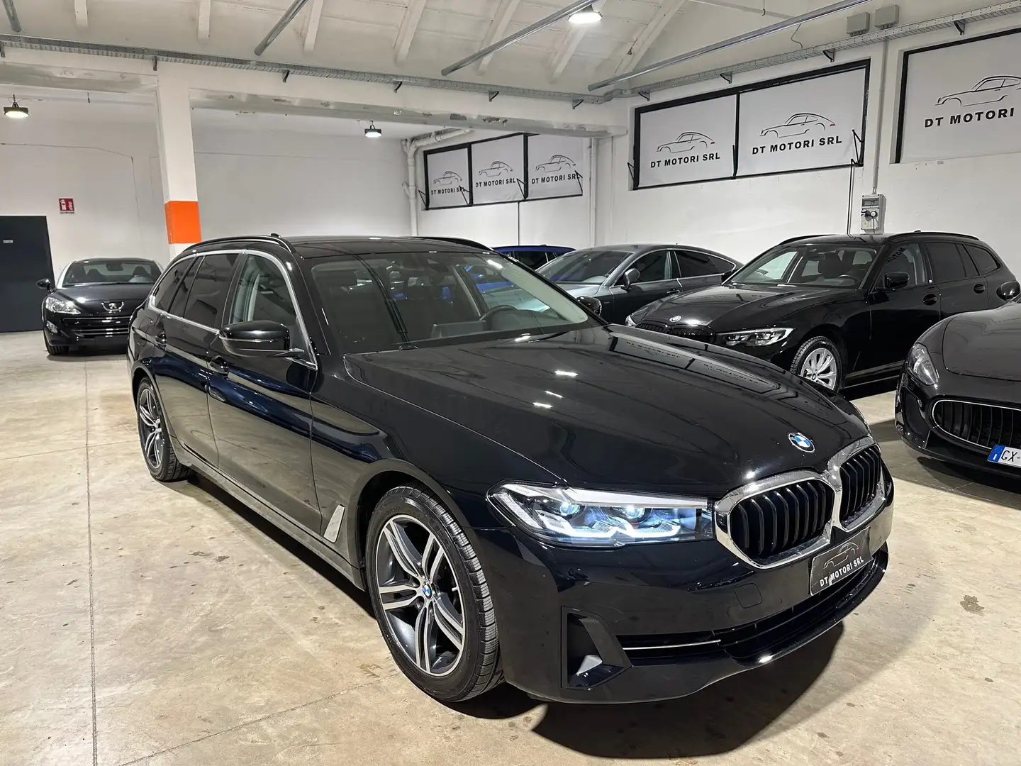 BMW 520 520d 48V xDrive Touring Business Nero - 1