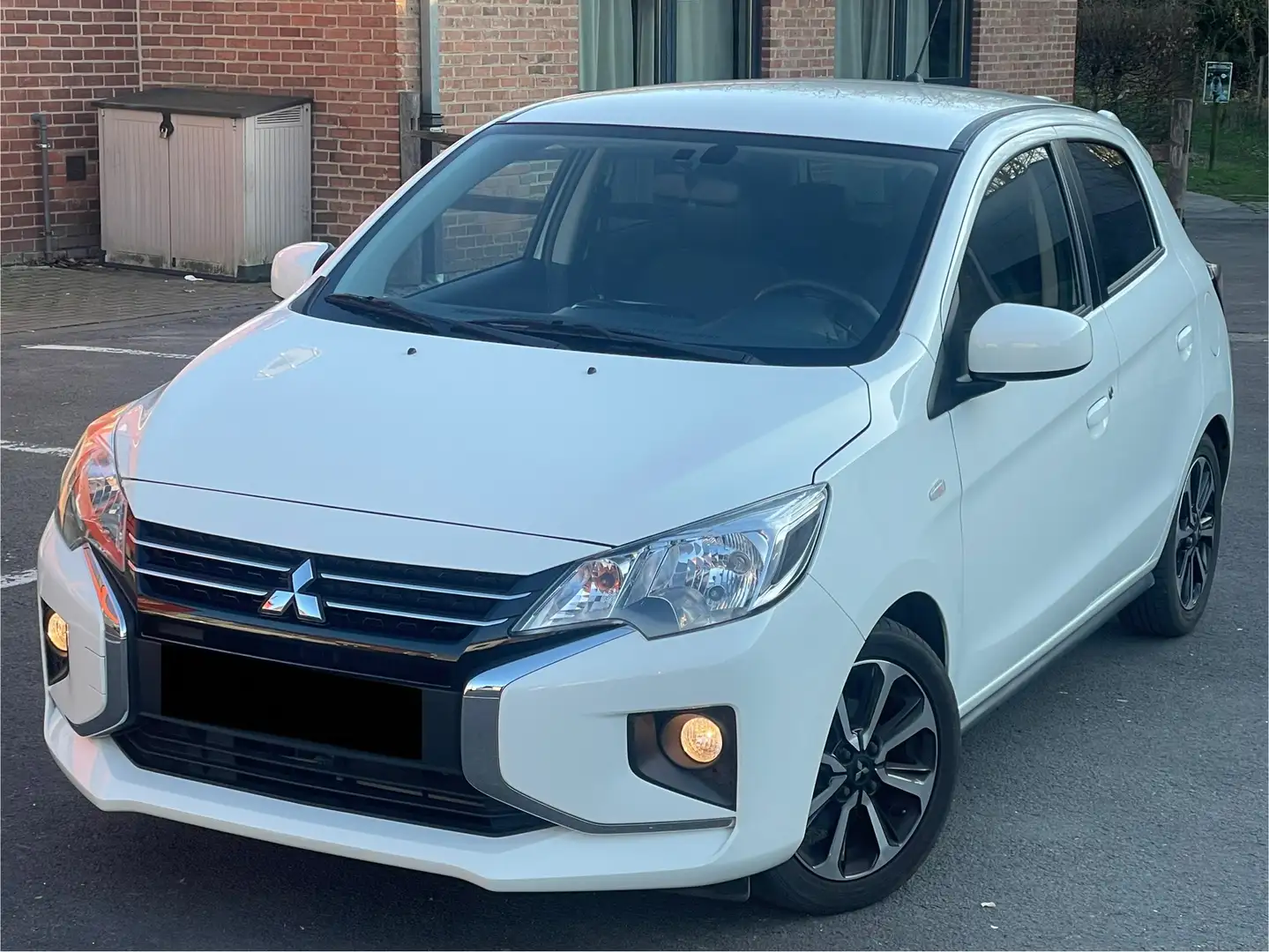 Mitsubishi Space Star 1.2i DIAMOND/ETAT NEUF/CARPLAY/GPS/CAMERA/GARANTIE Blanc - 1