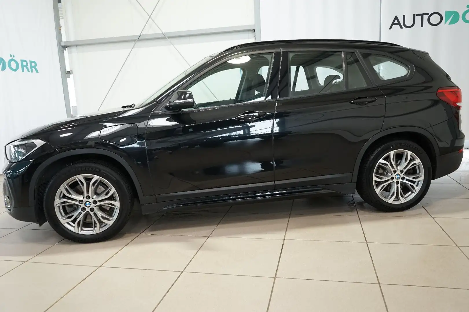BMW X1 xDrive25 e Sport Line+ACC+AHK+HUD+Sitzheizung Schwarz - 2