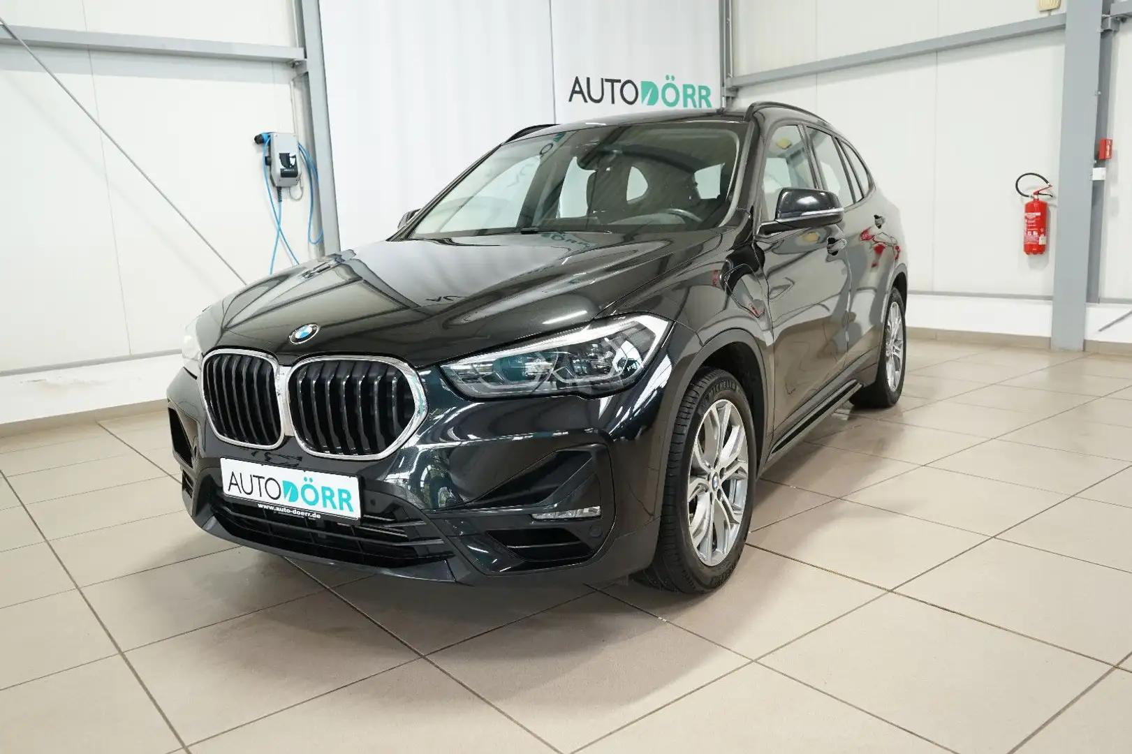 BMW X1 xDrive25 e Sport Line+ACC+AHK+HUD+Sitzheizung Schwarz - 1