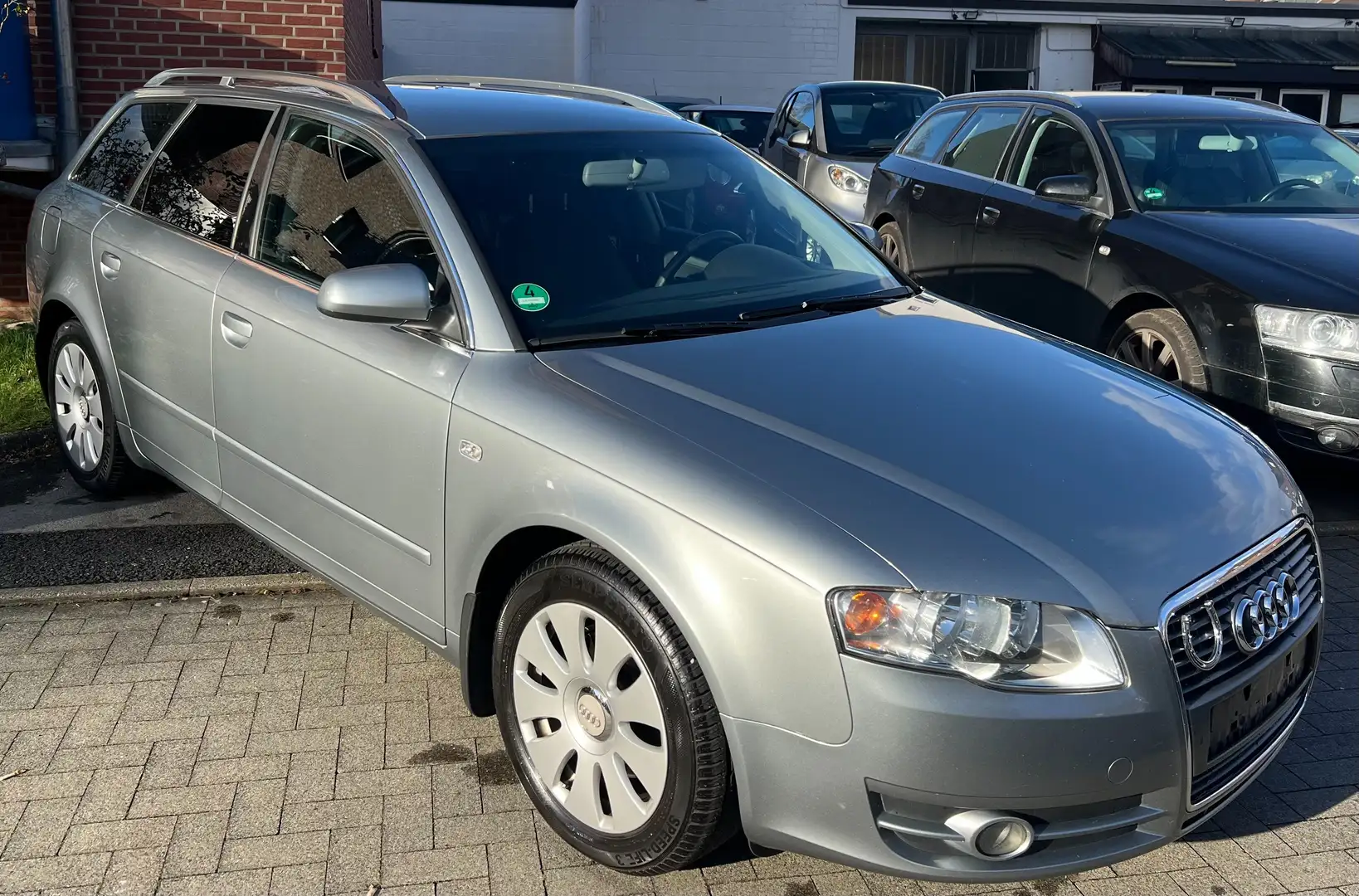 Audi A4 2.0 TDI Avant *AHKUPPLUNG - TÜV 05/27* Grau - 2