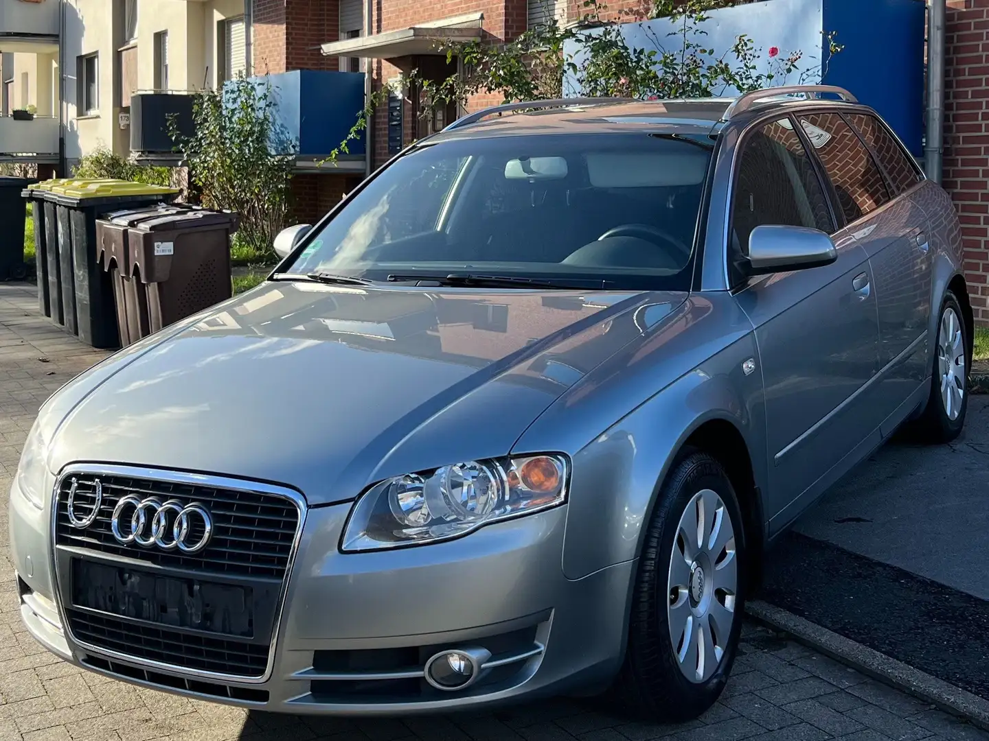 Audi A4 2.0 TDI Avant *AHKUPPLUNG - TÜV 05/27* Grau - 1