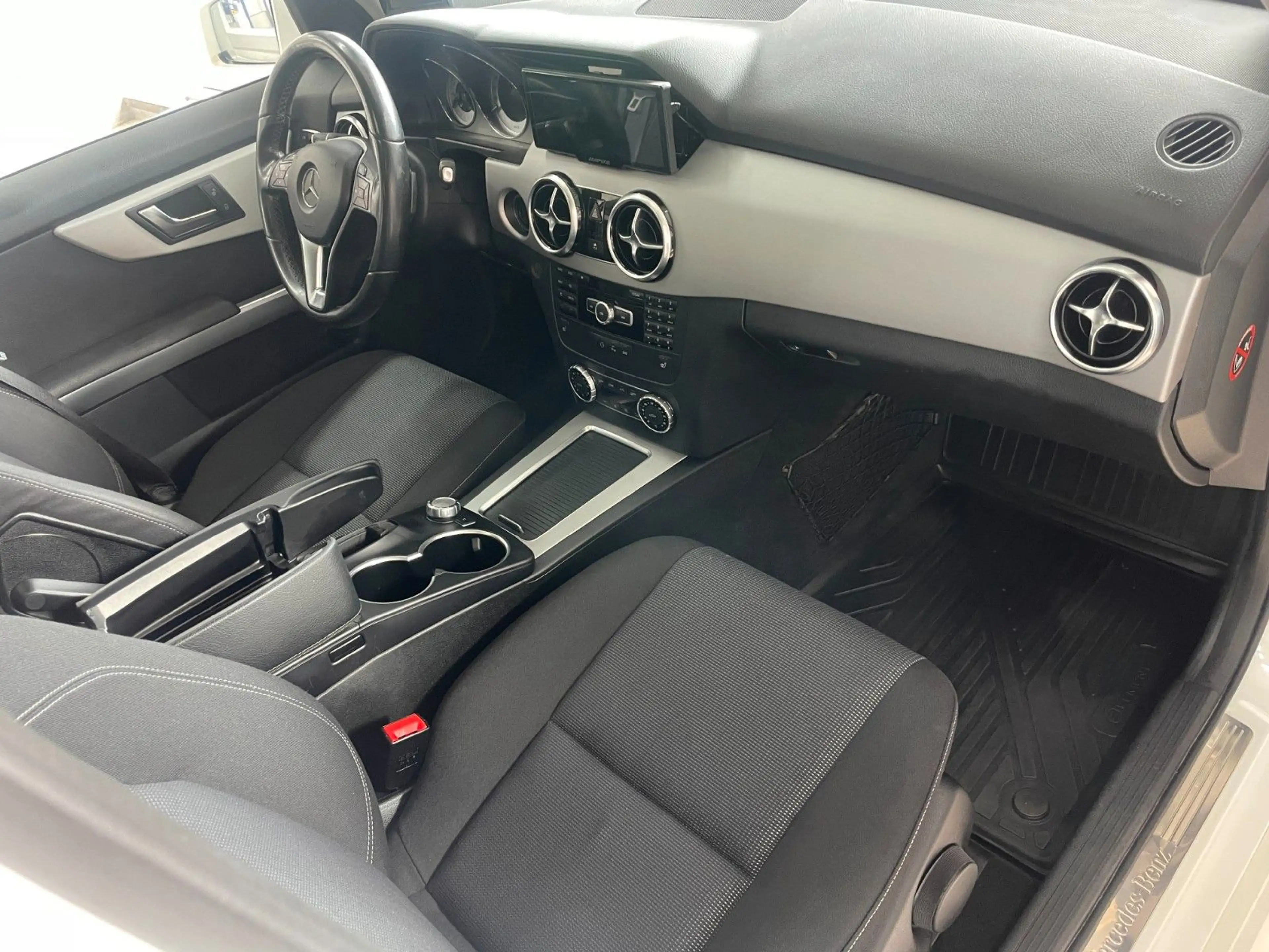 Mercedes-Benz GLK 200 /7G/PANO/SHZ/KLIMA/LED/AHK/ — photo 13