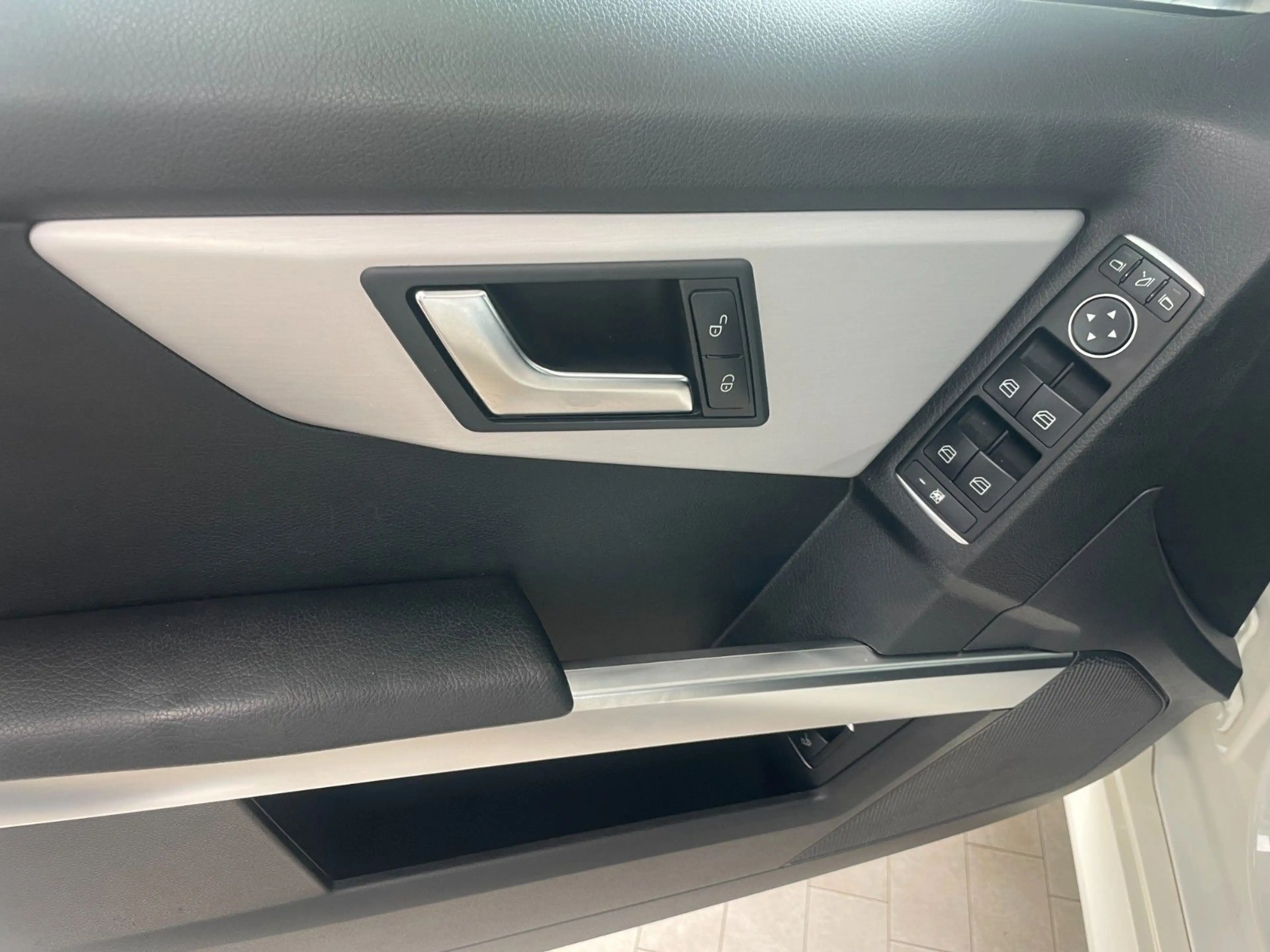 Mercedes-Benz GLK 200 /7G/PANO/SHZ/KLIMA/LED/AHK/ — photo 7