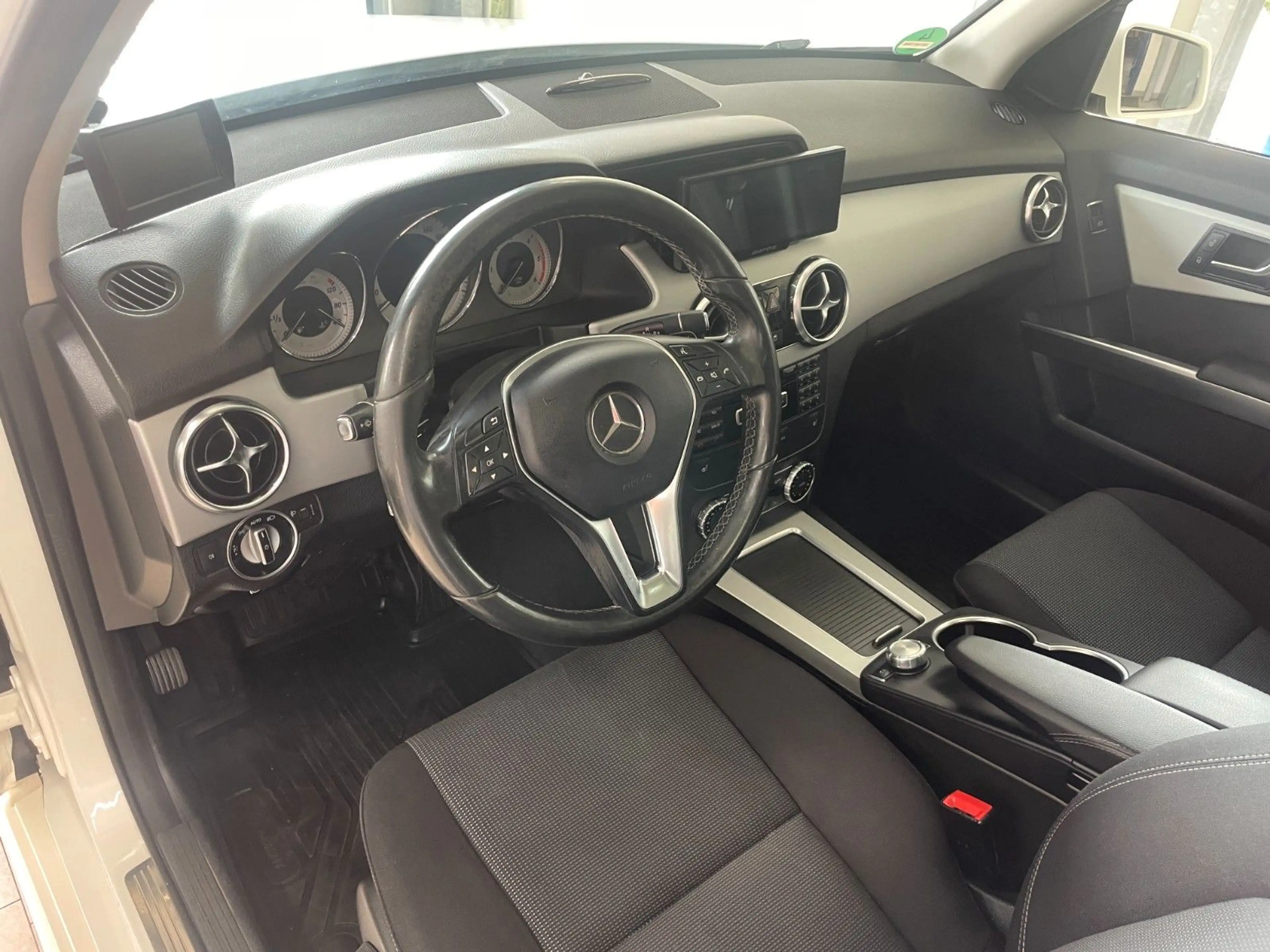 Mercedes-Benz GLK 200 /7G/PANO/SHZ/KLIMA/LED/AHK/ — photo 9