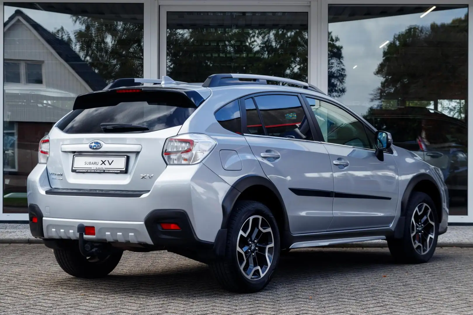 Subaru XV 2.0i CVT Comfort | Trekhaak | Navigatie | Zilver - 2