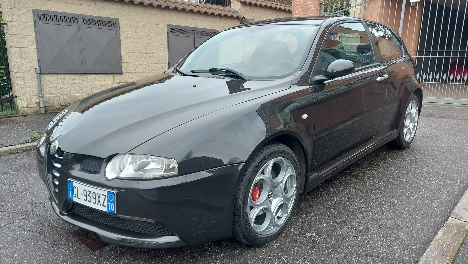 Alfa Romeo 147 3.2i V6 24V GTA Schwarz - 1