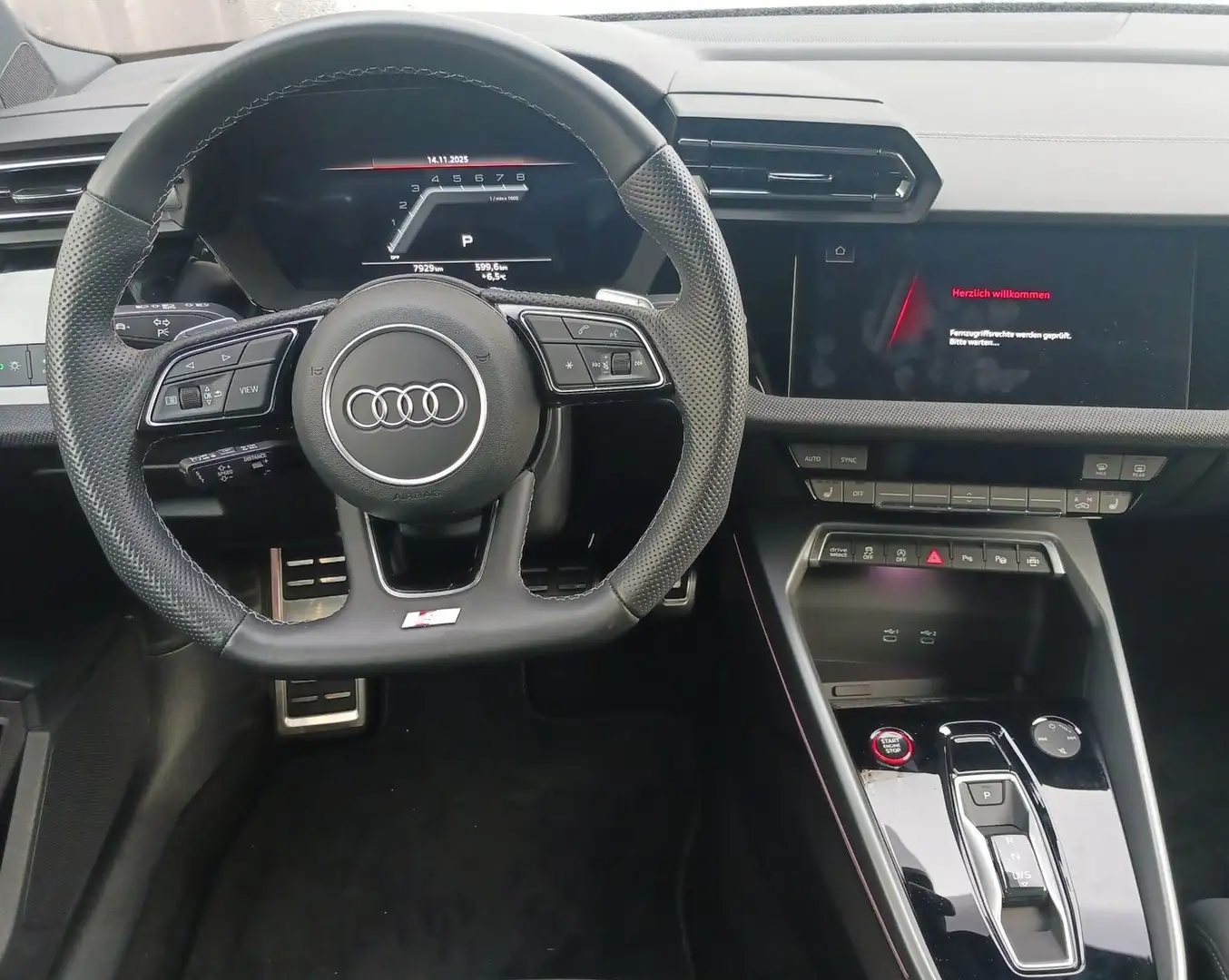 Audi S3 Sportback 2.0 TFSI qu 2.0 TFSI 228 kW s-troni Schwarz - 1