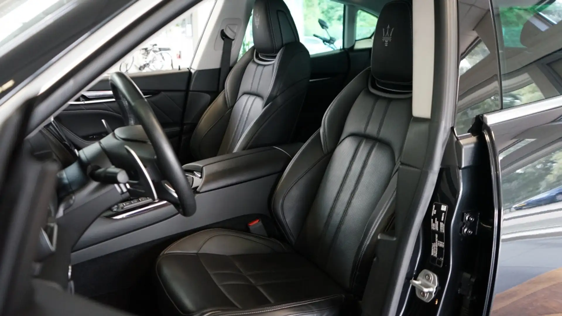 Maserati Levante 3.0 V6 AWD Grand sport | 410pk | | Carplay | | MY2 Noir - 2