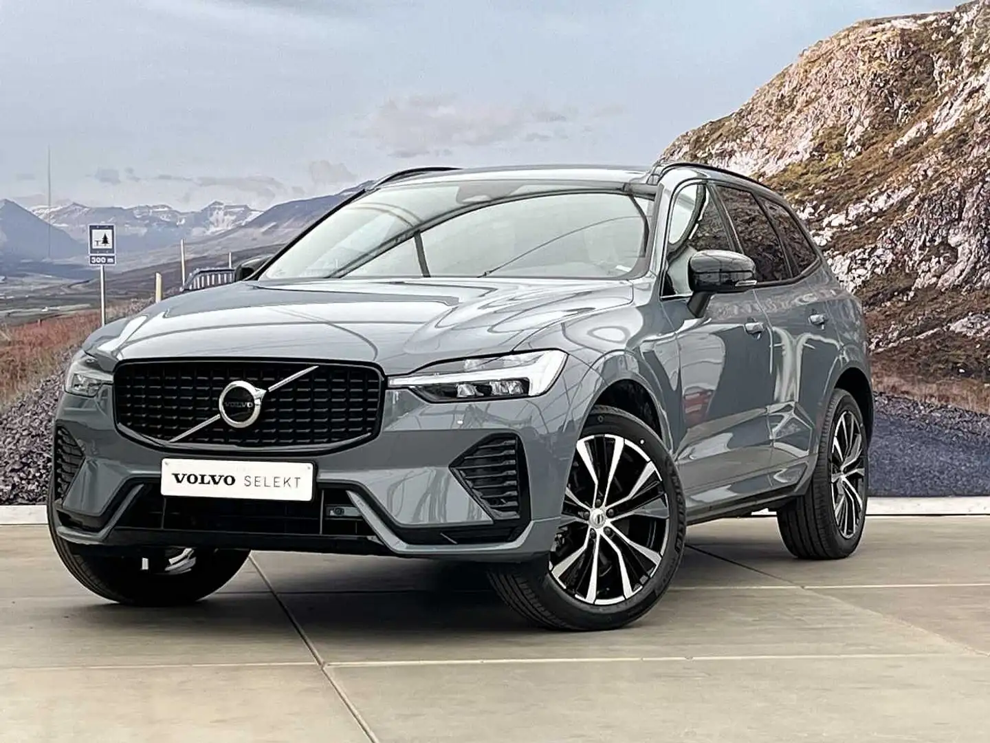 Volvo XC60 B4 PLUS DARK - PANODAK - H&K + 20' +... Grijs - 1
