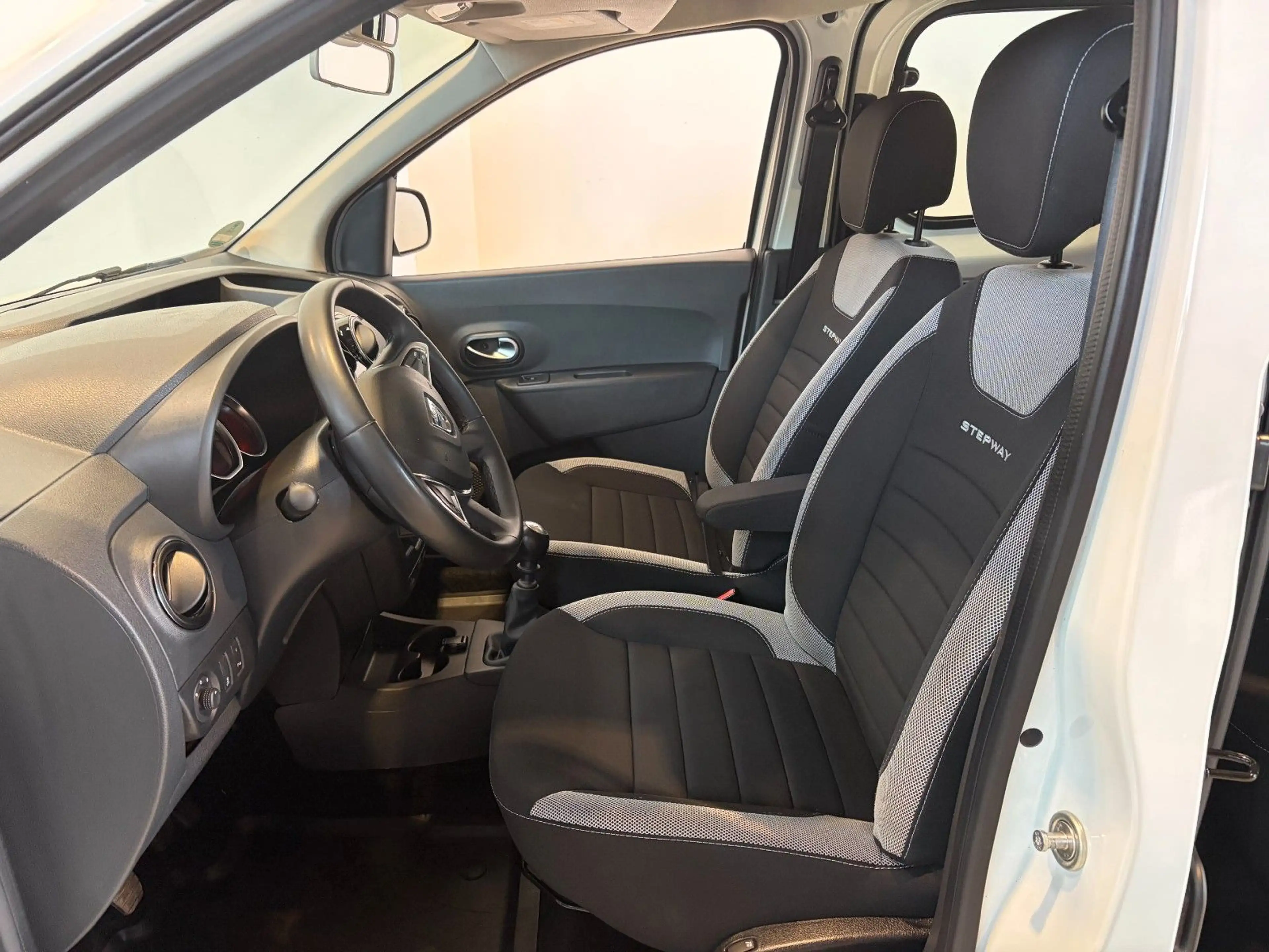 Dacia Dokker Stepway Plus 1.3 — photo 10