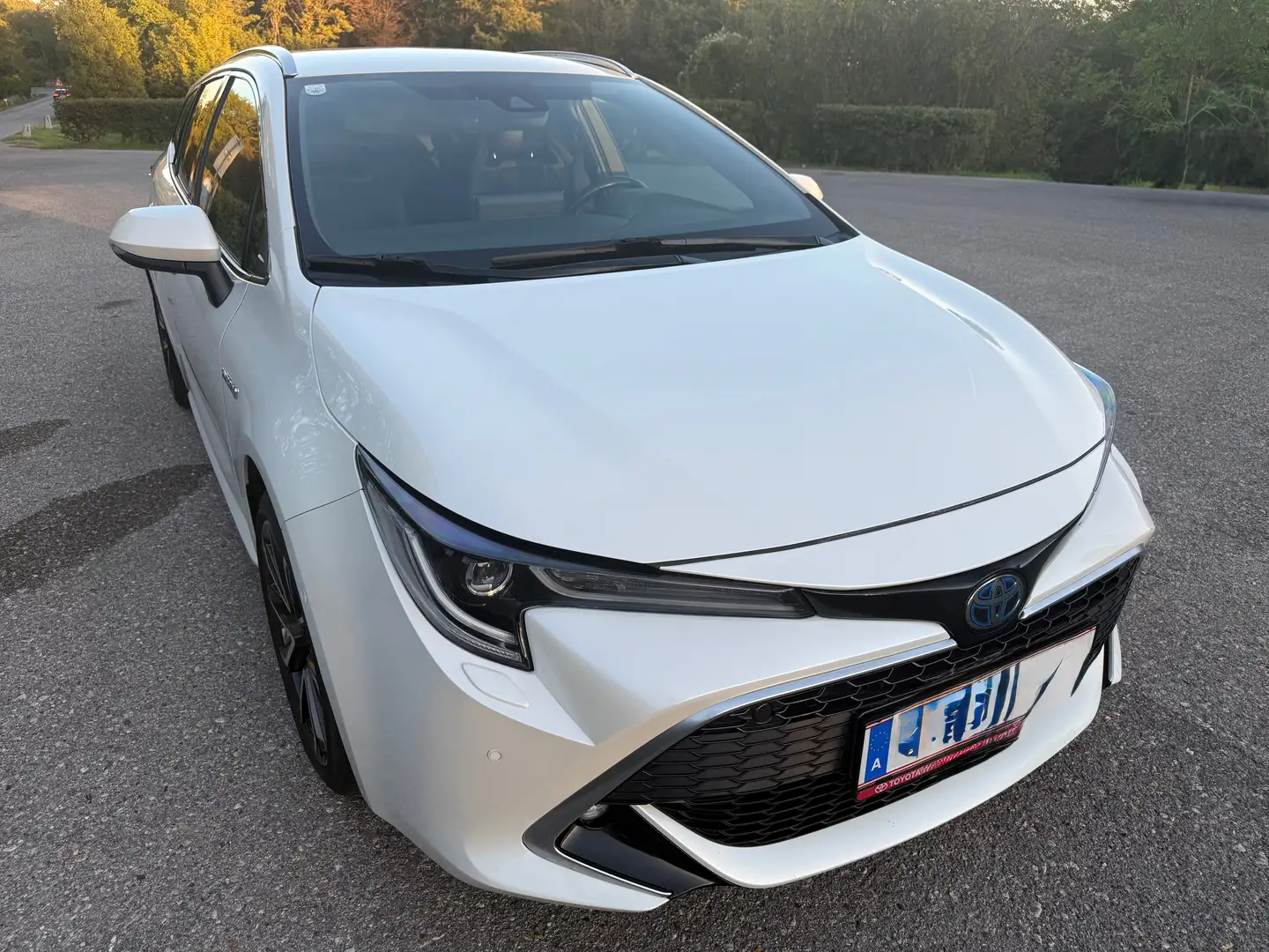 Toyota Corolla Touring Sport Lounge 2.0 Weiß - 2