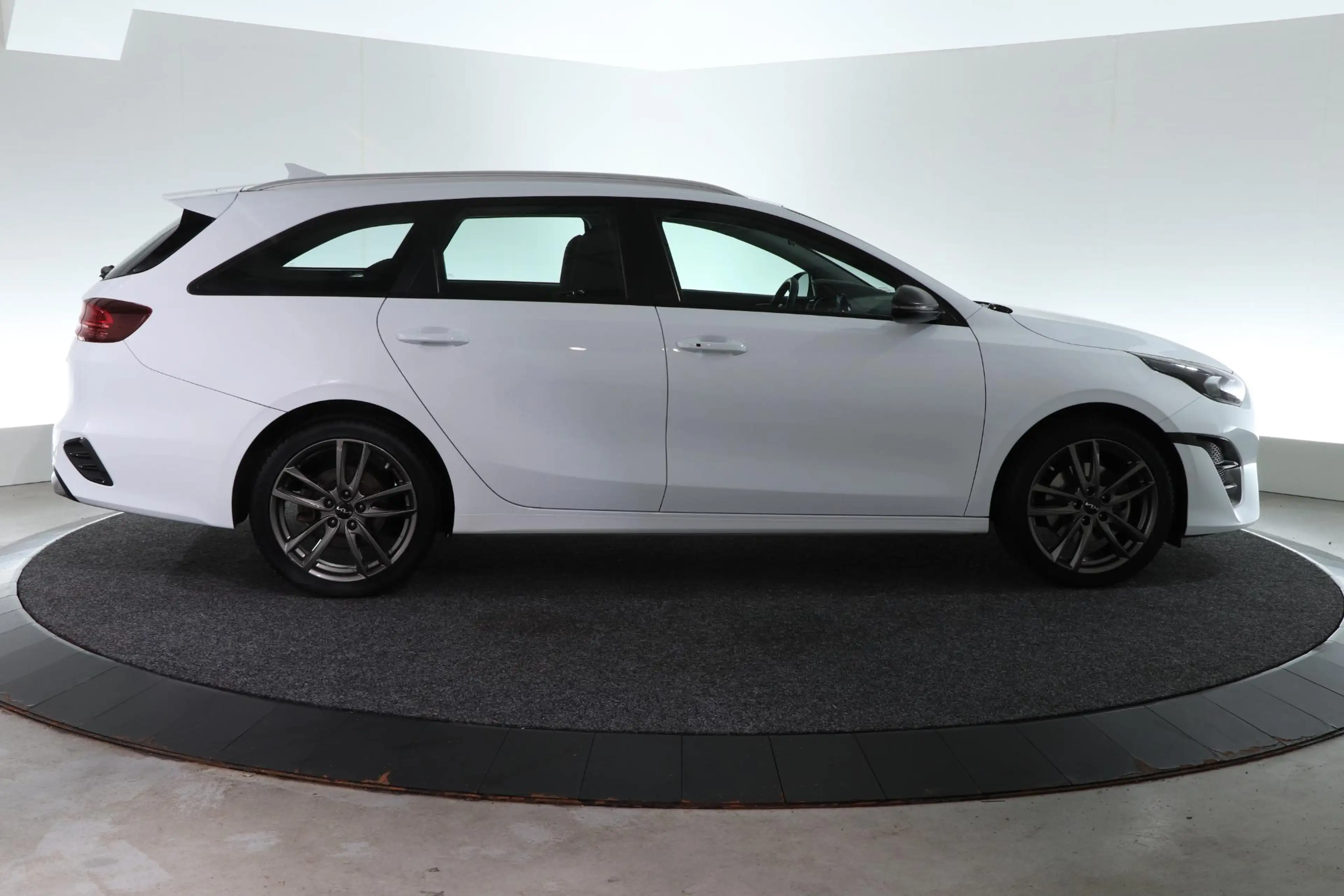 Kia Ceed SW / cee'd SW Sportswagon 1.6 GDI PHEV DynamicLine | STOEL- STUU — photo 6