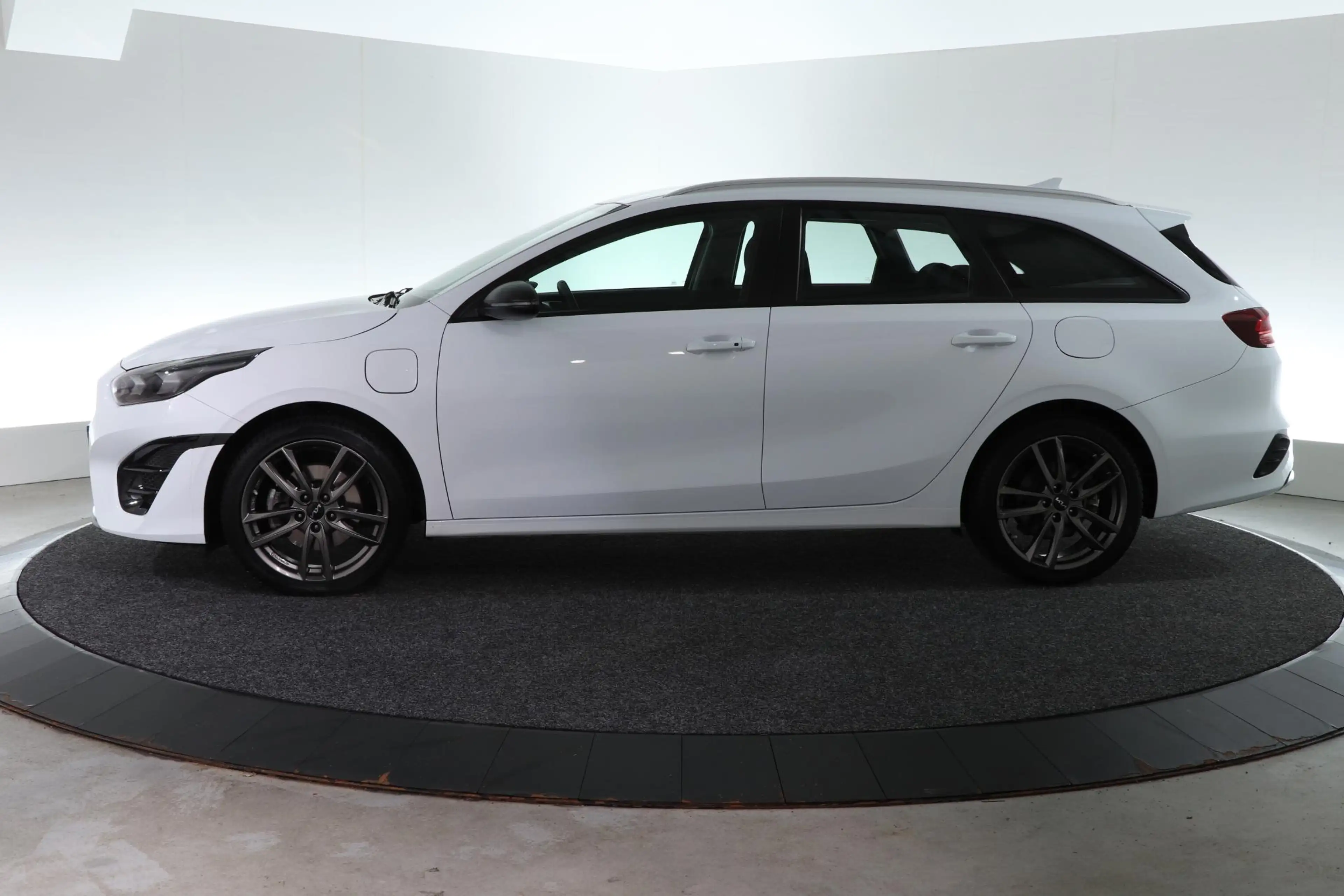 Kia Ceed SW / cee'd SW Sportswagon 1.6 GDI PHEV DynamicLine | STOEL- STUU — photo 7