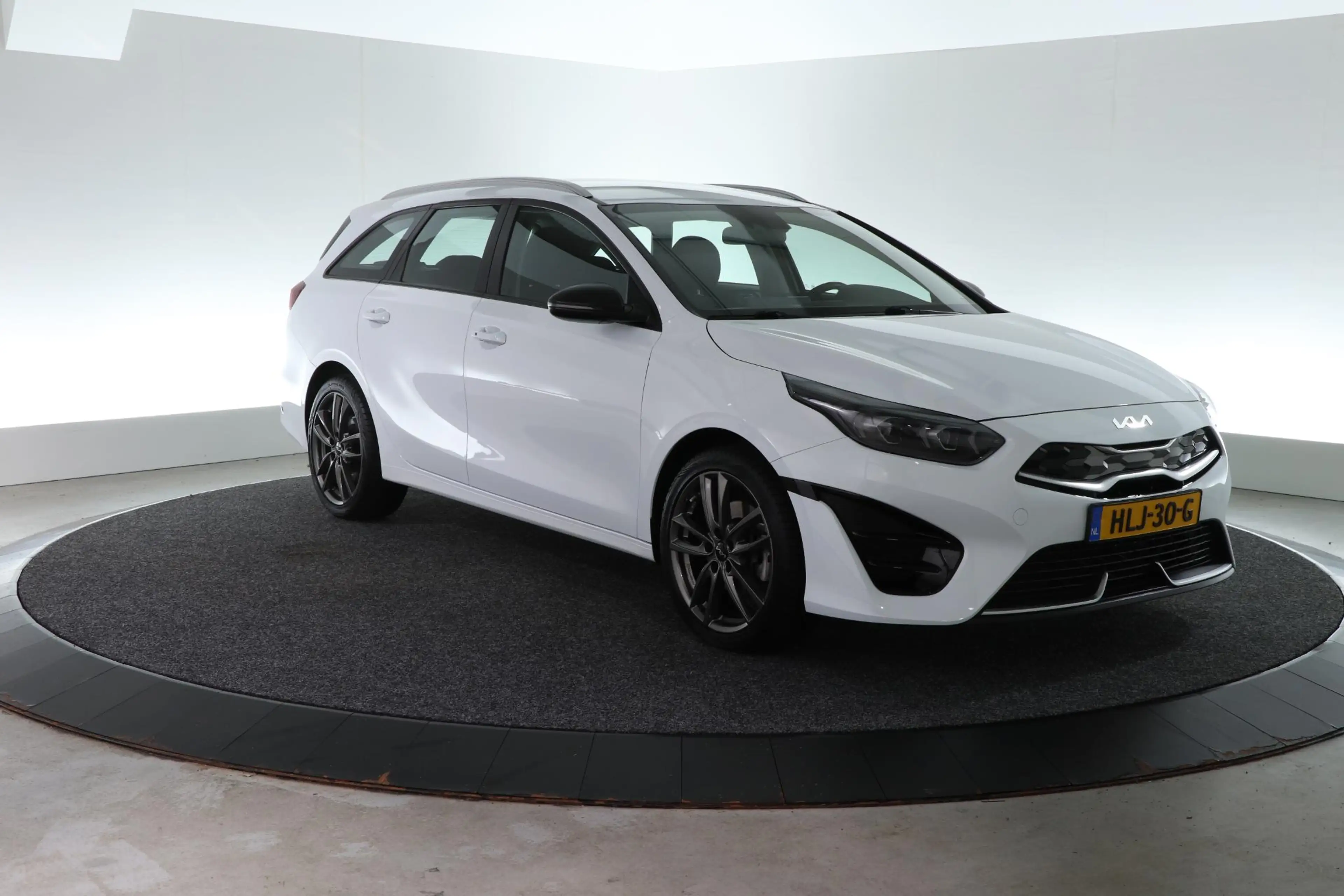 Kia Ceed SW / cee'd SW Sportswagon 1.6 GDI PHEV DynamicLine | STOEL- STUU — photo 14