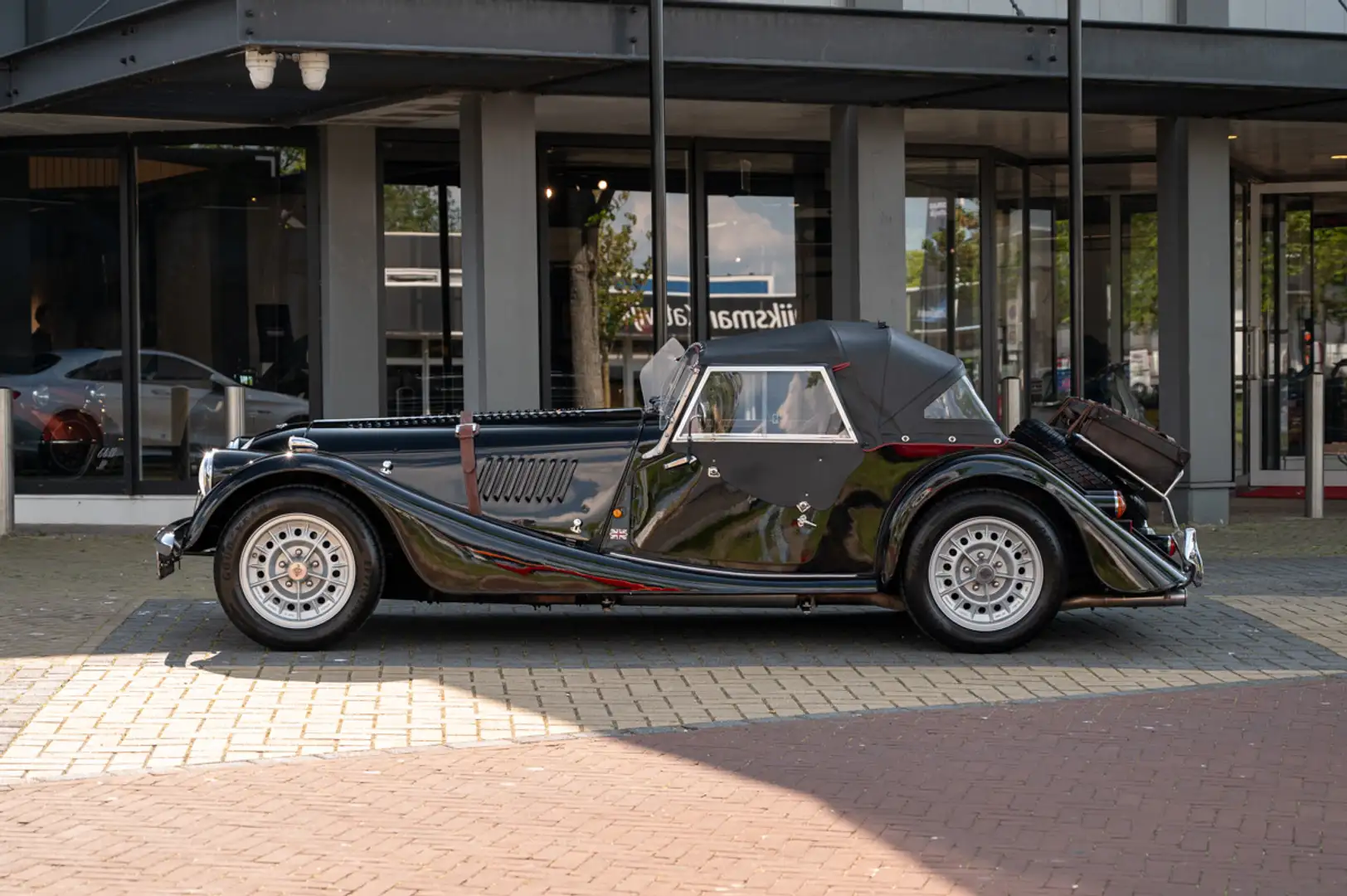 Morgan Plus 8 3.9 V8 Schwarz - 2