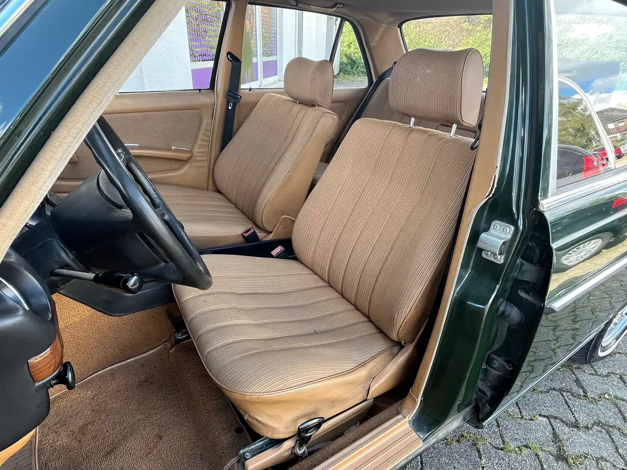 Mercedes-Benz 240 D W123 Oldtimer / TÜV 05.2028 / Schiebedach, foto 11