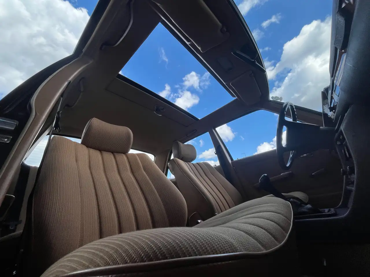 Mercedes-Benz 240 D W123 Oldtimer / TÜV 05.2028 / Schiebedach, foto 10