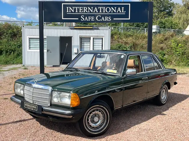 Mercedes-Benz 240 D W123 Oldtimer / TÜV 05.2028 / Schiebedach