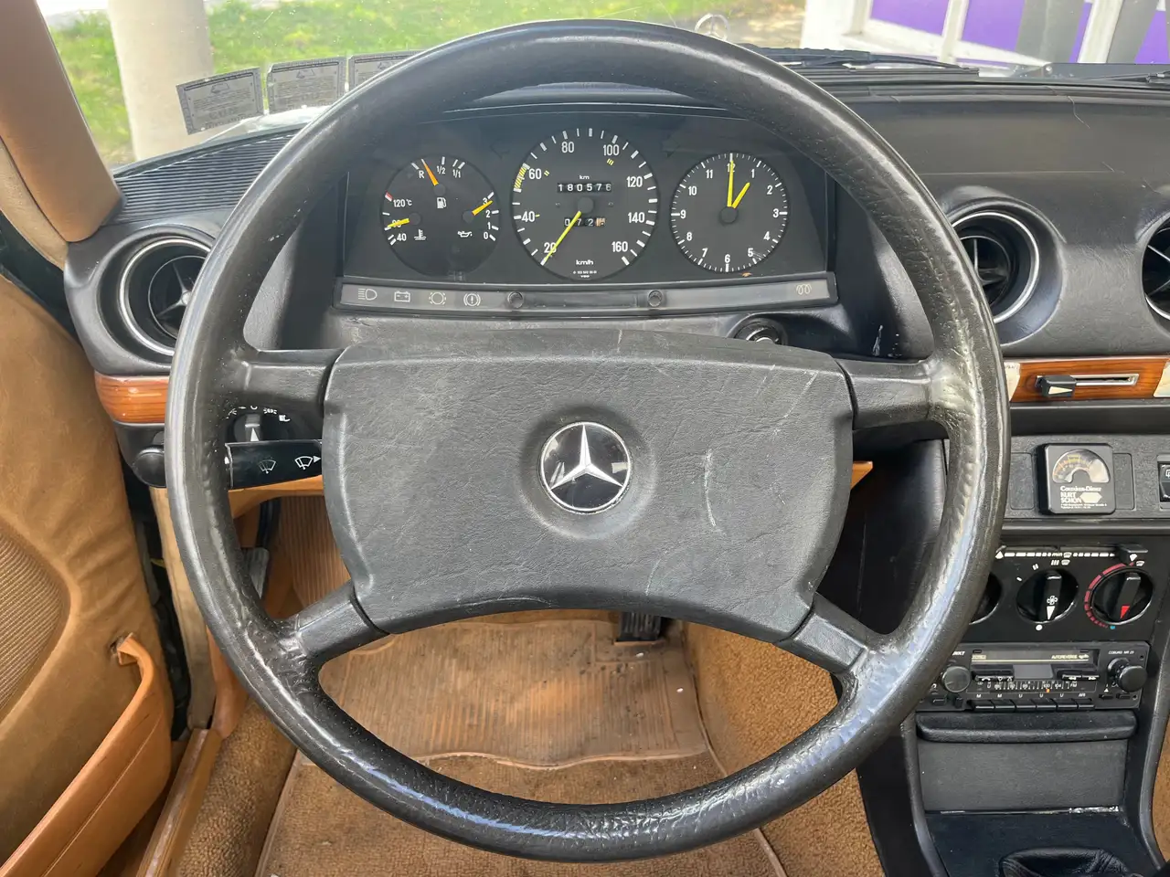 Mercedes-Benz 240 D W123 Oldtimer / TÜV 05.2028 / Schiebedach, foto 8