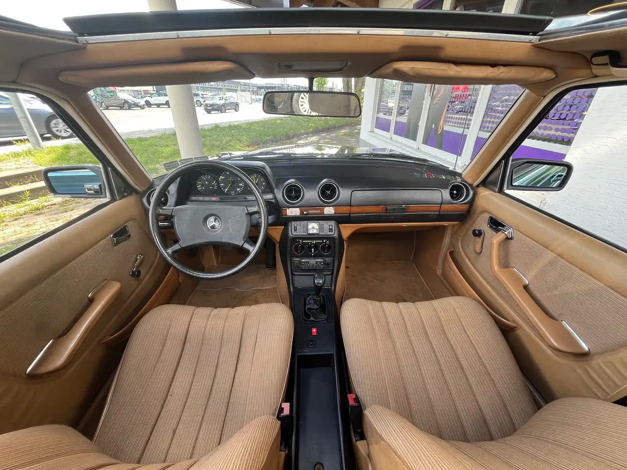 Mercedes-Benz 240 D W123 Oldtimer / TÜV 05.2028 / Schiebedach, foto 7