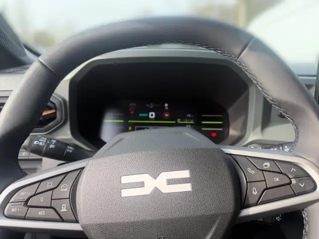 Dacia Duster view 8