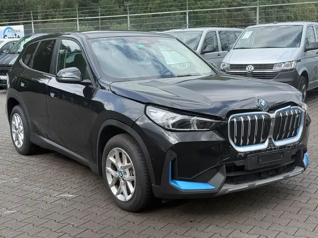 BMW iX1 Baureihe iX1 30 xDrive Premium-Paket