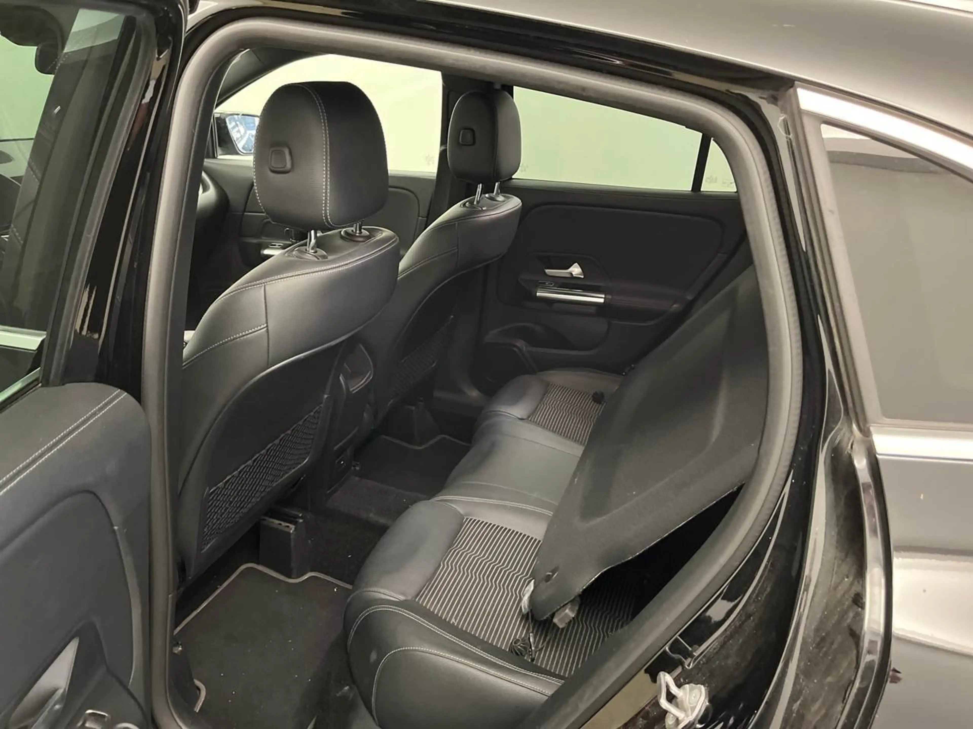 Mercedes-Benz GLA 220 d 4Matic Progressive AHK Pano S-Dach Key — photo 11