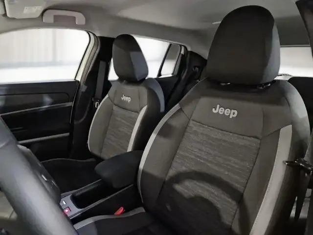 Jeep Avenger view 9