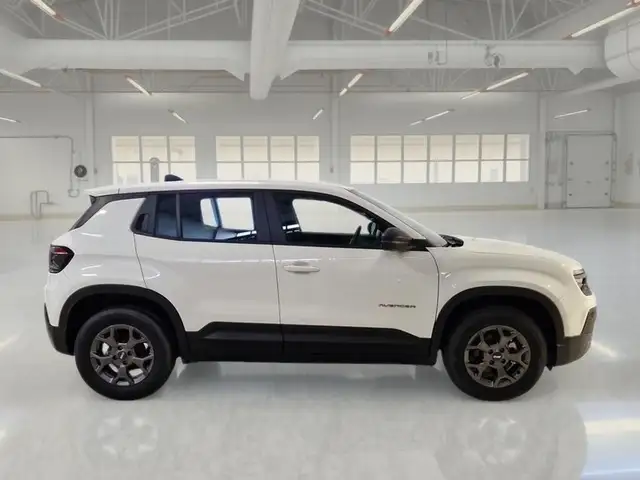 Jeep Avenger view 4