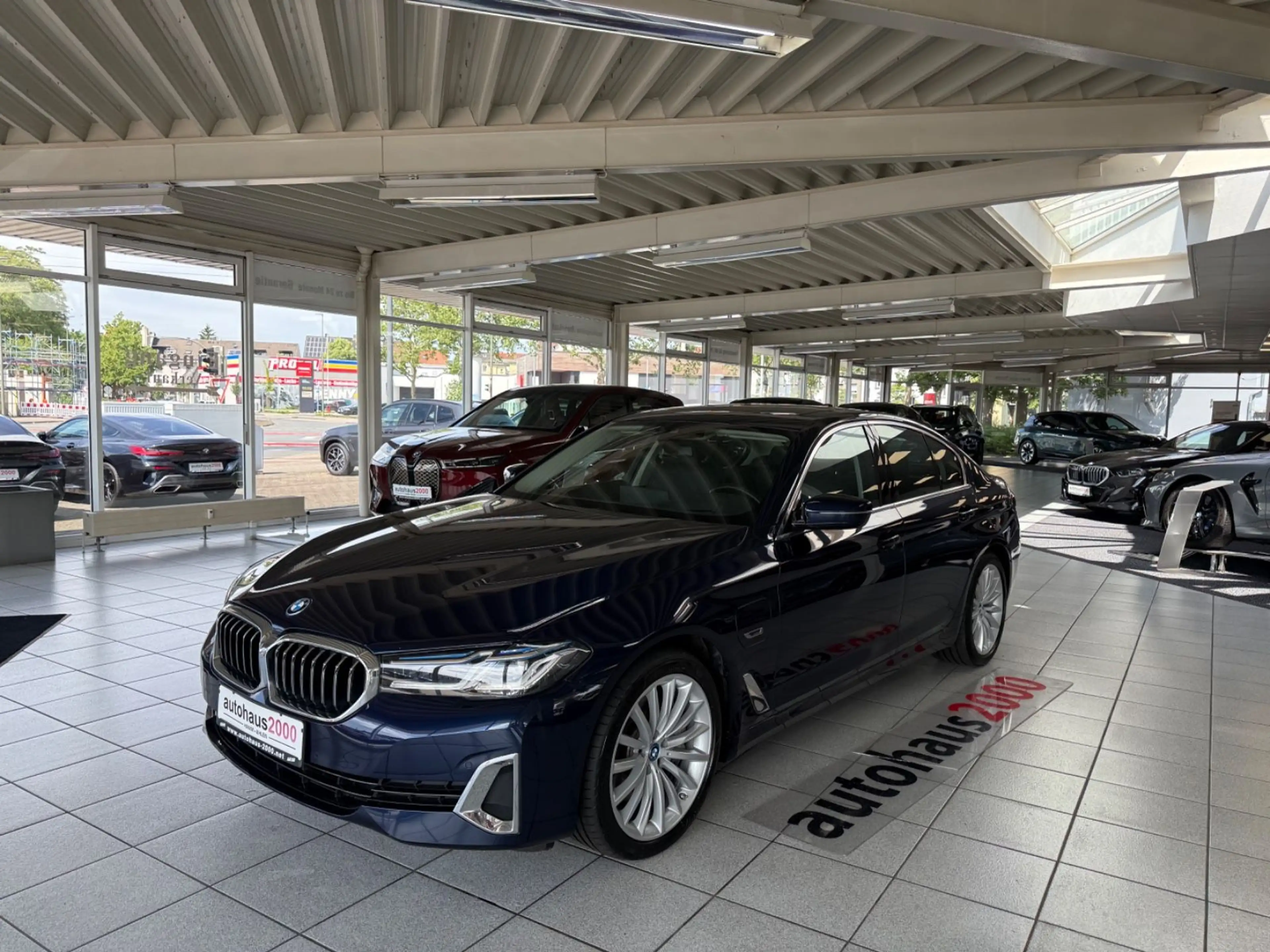 BMW 545 e xDrive Lim. Luxury Line AUT./LASER/HUD/GD — photo 3
