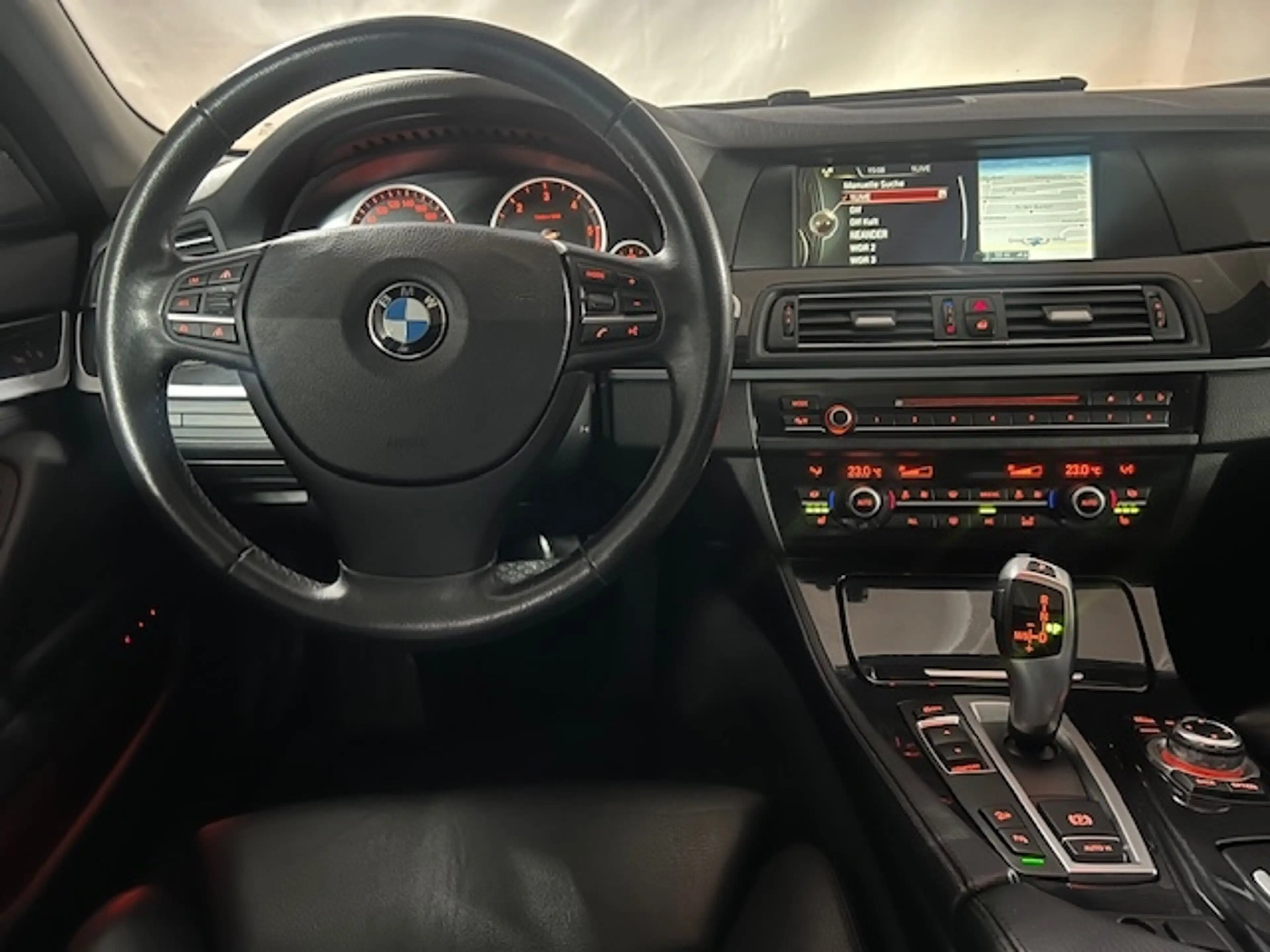 BMW 535 xDrive HUD AD StandHZG TV Navi Leder Soundsystem B — photo 8