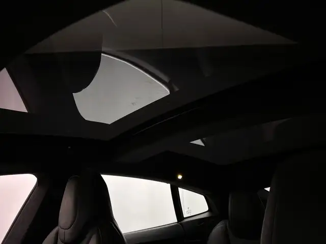 Tesla Model S view 16