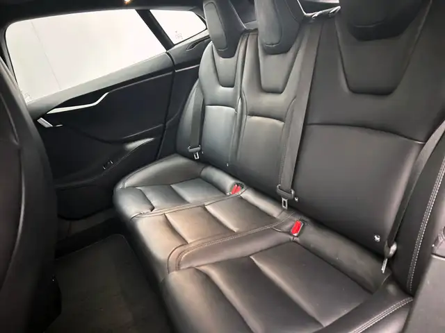 Tesla Model S view 9