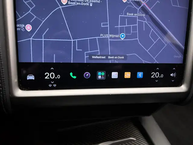 Tesla Model S view 15